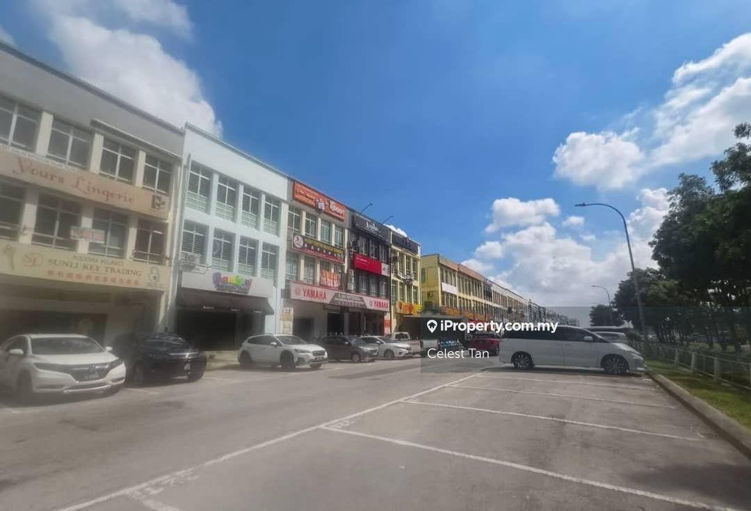 Mount Austin 3 Storey Shop Lot Roi 3.7%