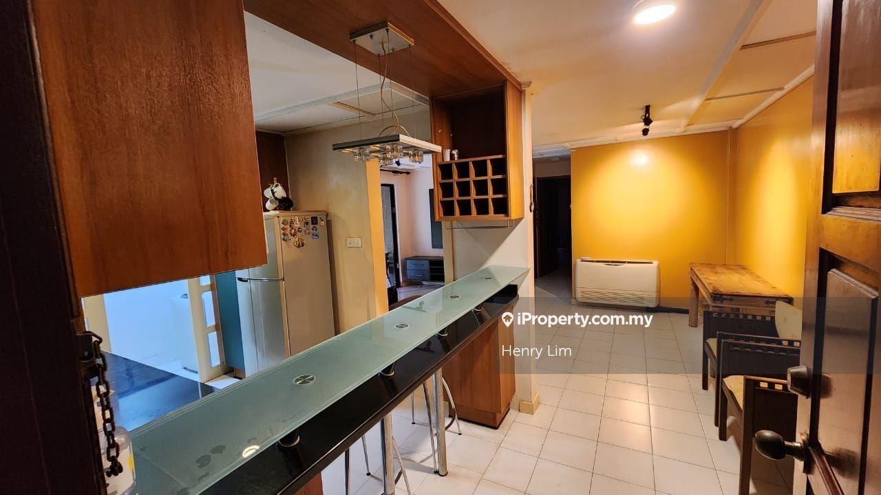 Low Rise Condo in Freehold Land