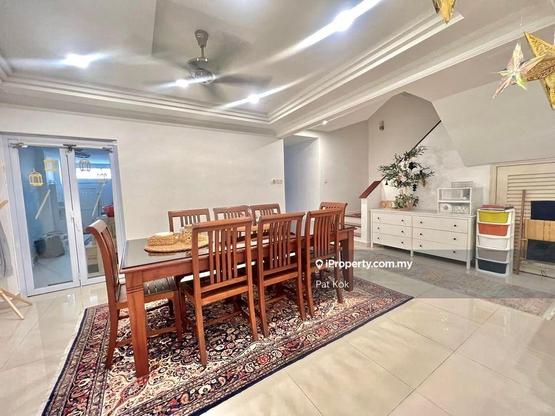 Excellent 2.5 storey terrace house 