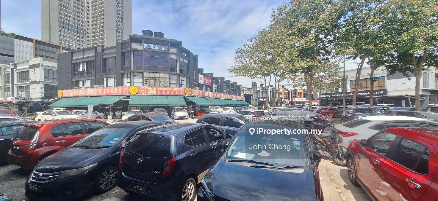 Kota damansara busy area corner lot for rent