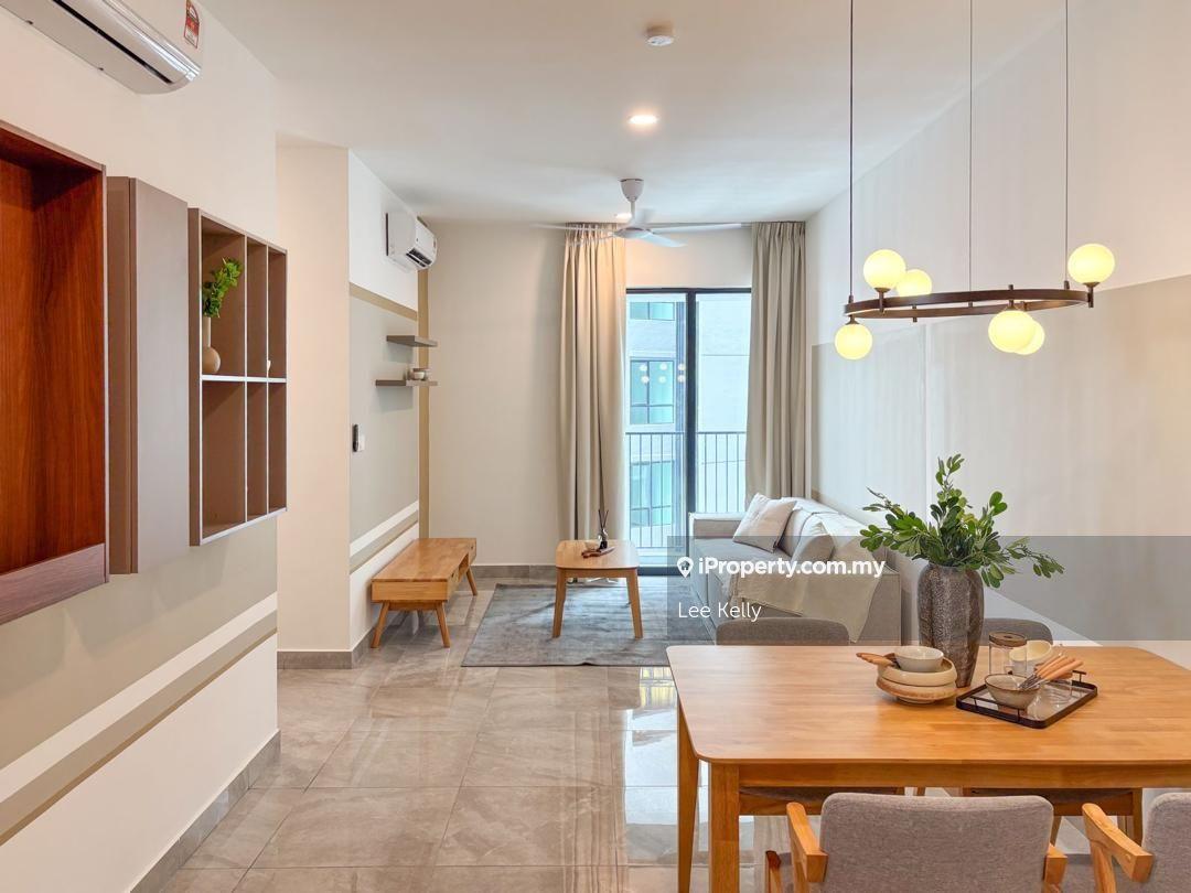 End-Lot Fully Furnished 3 Bedrooms, 5 Mins Walk To LRT, Near Amenities