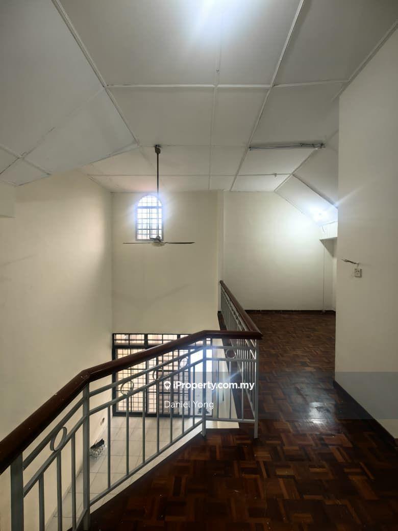 Pelangi Indah 1.5 Storey Terrace House 4bed Ulu Tiram Johor