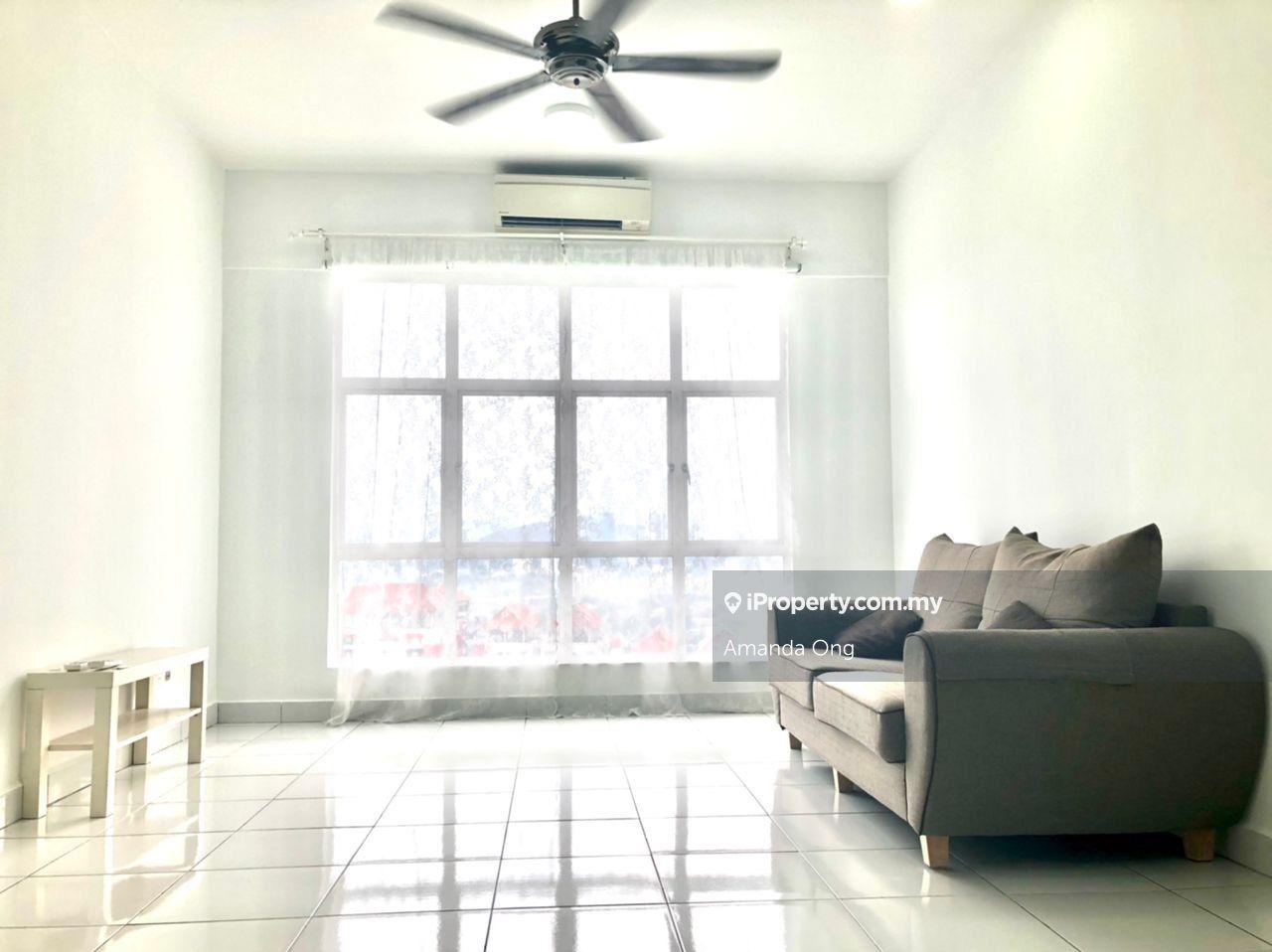This unit can convert additional rooms to be sublet out ! Good ROI !!