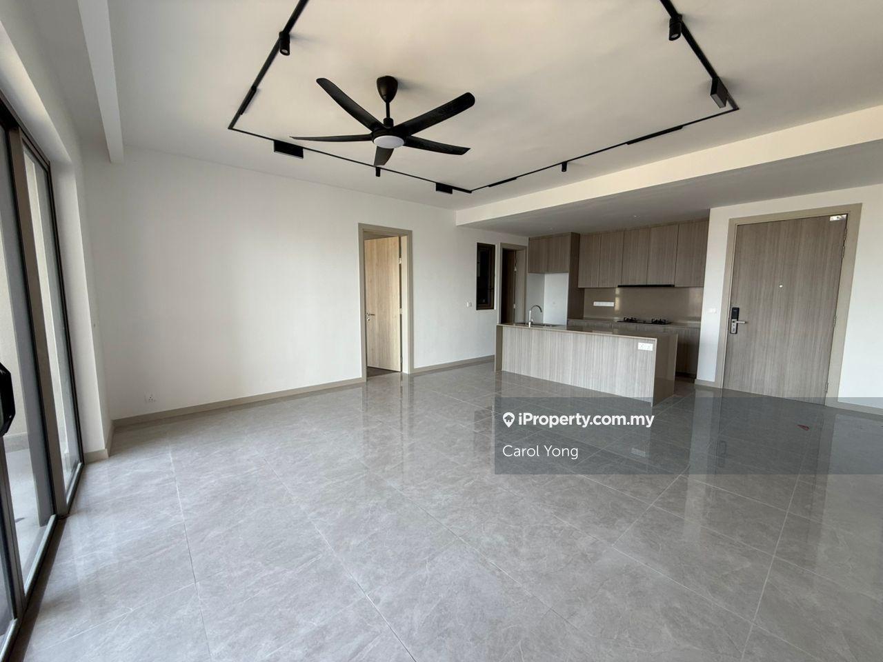 Just Listed! Vacant & ready to welcome new owner