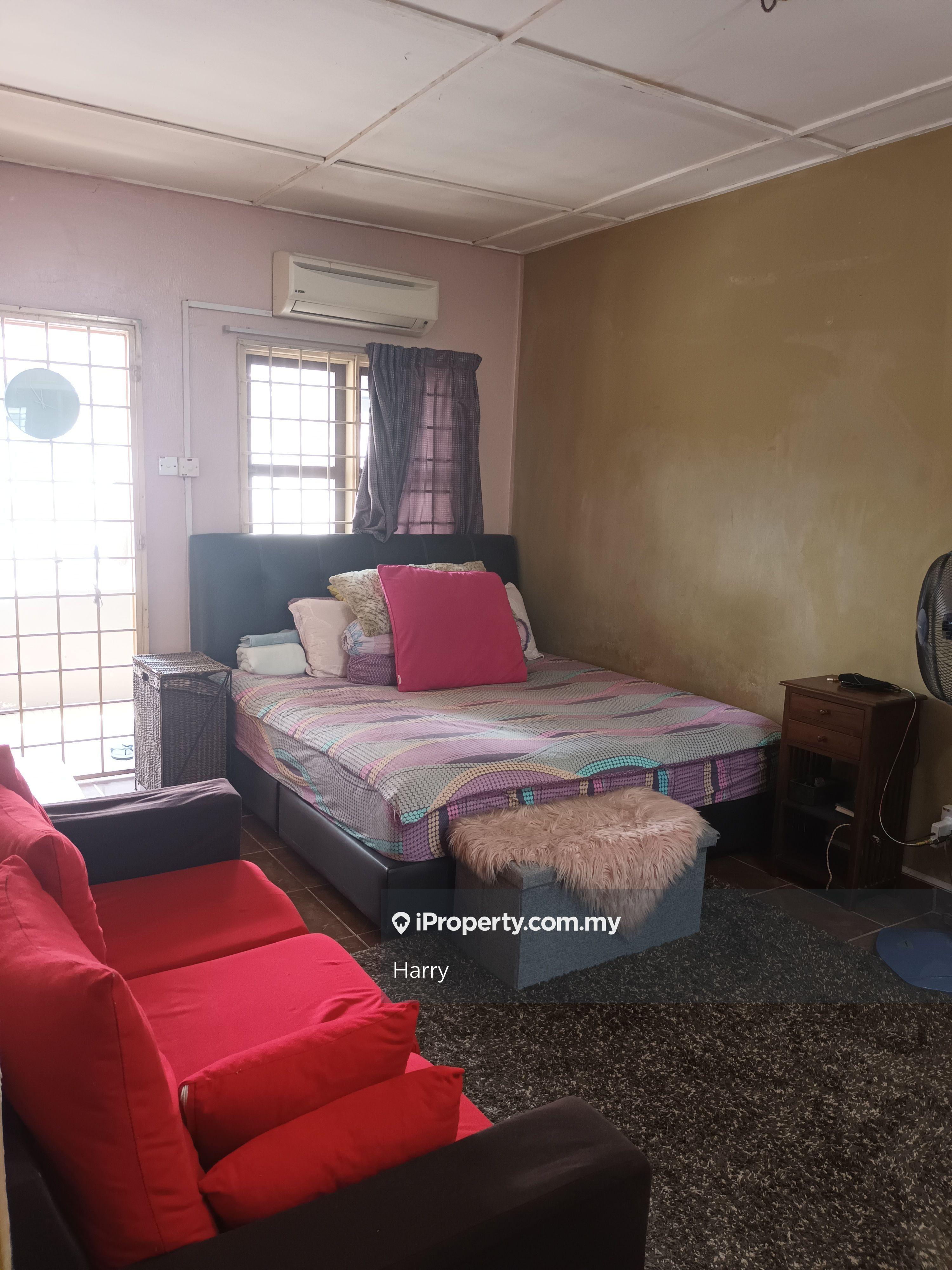 Double Storey House near Sunway Pyramid