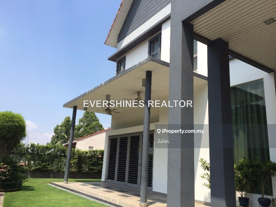 Good buy! Modern bungalow spacious design, high ceiling, facing greens
