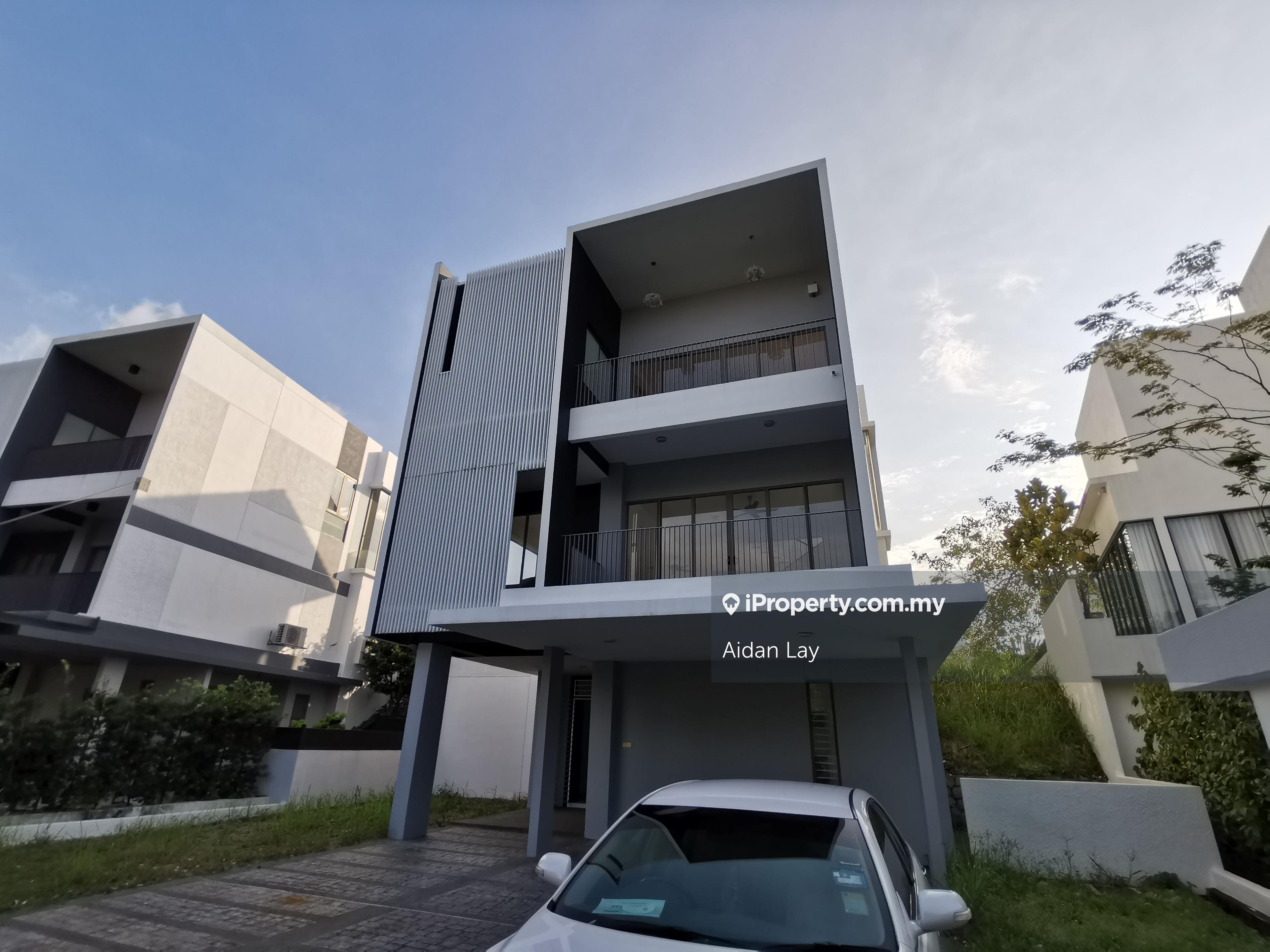 Jade Hill Bungalow House To Let
