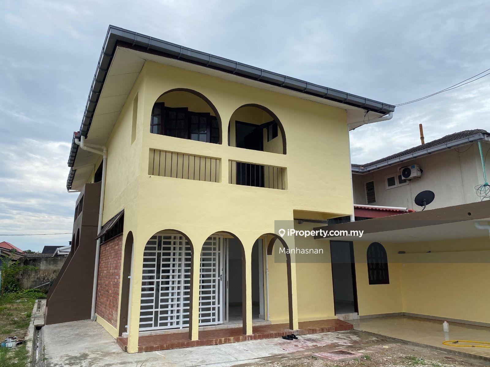 Double-storey semi-detached house for sale @ Tok Sira, Kuantan