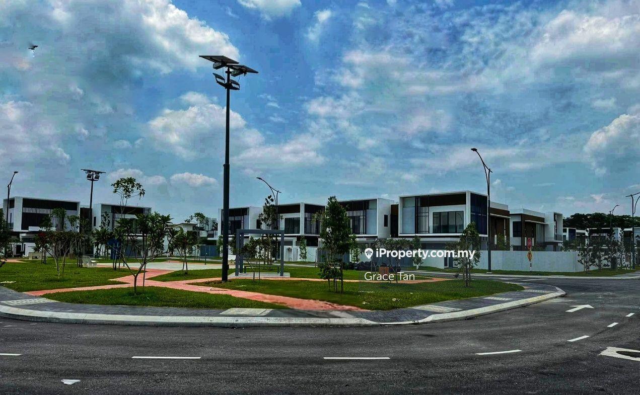 End Lot Semi-D with Extra Land & Garden View @ Ttdi Grove, Freehold