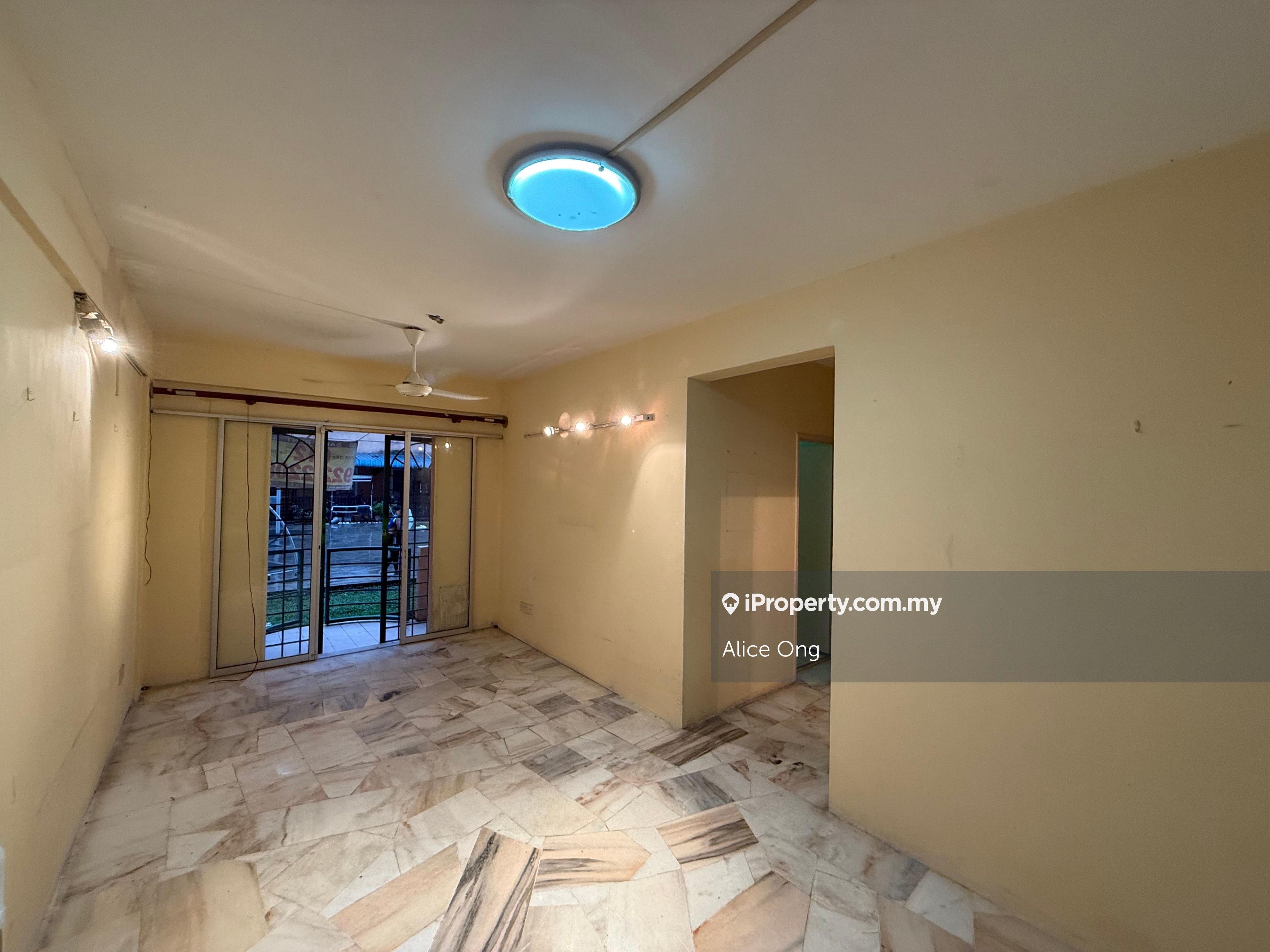 Ground floor Casa ria apartment for sell rawang cash back low depo