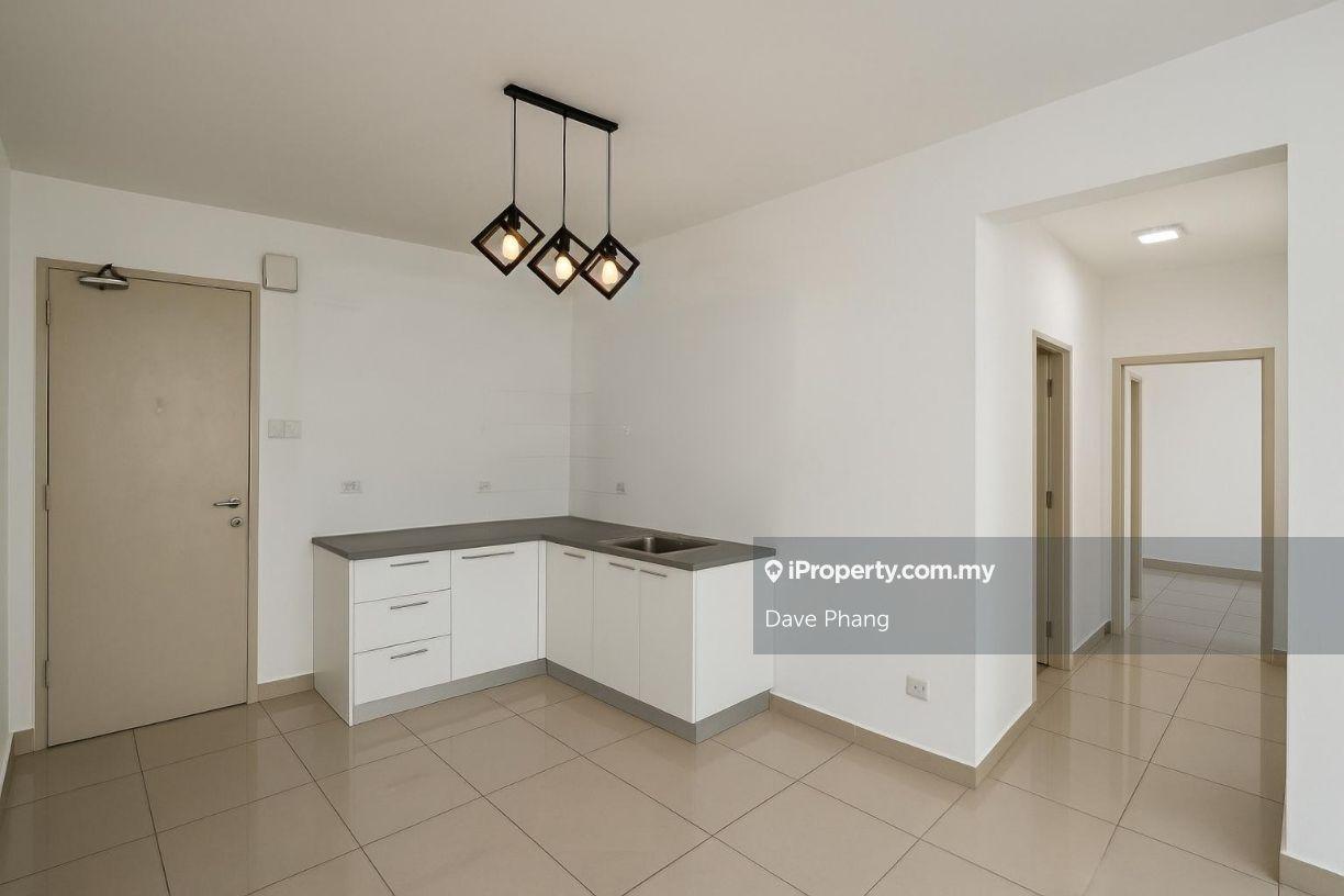 Low density service apartment basic unit 3rooms 2bath 1 carpark 