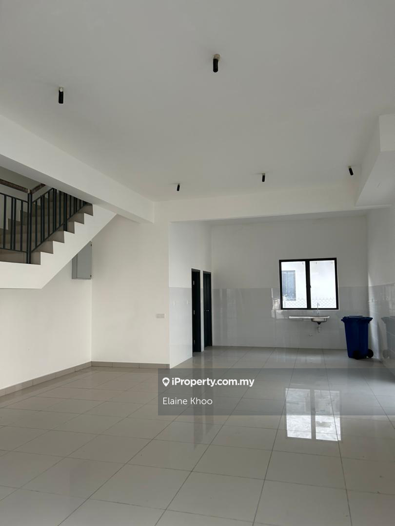 Type C Bandar Rimbayu Robin 2sty endlot 24x65 for rent