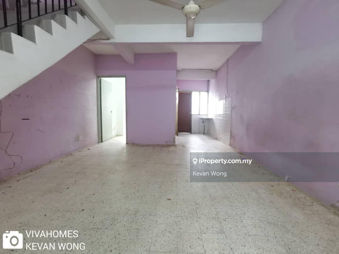 Taman Sri Gombak Fasa 9 Landed Terrace House Face Empty More Parking