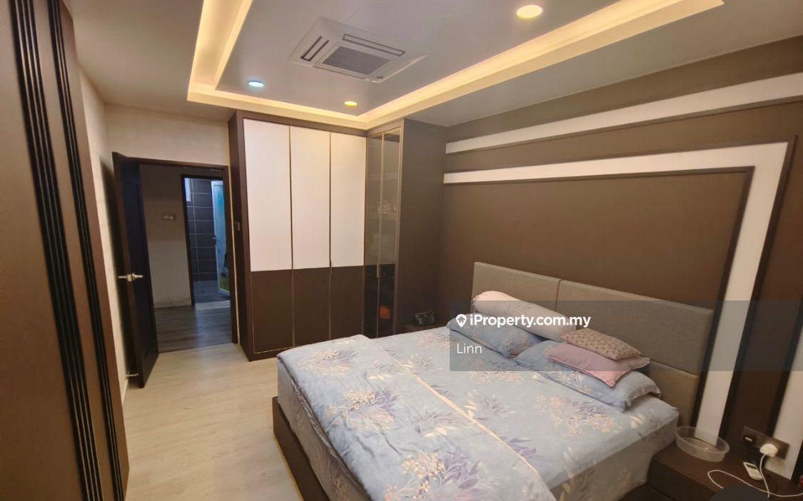 Orange Regency Condominium With 3 Car Park Buttetworth For Sale 