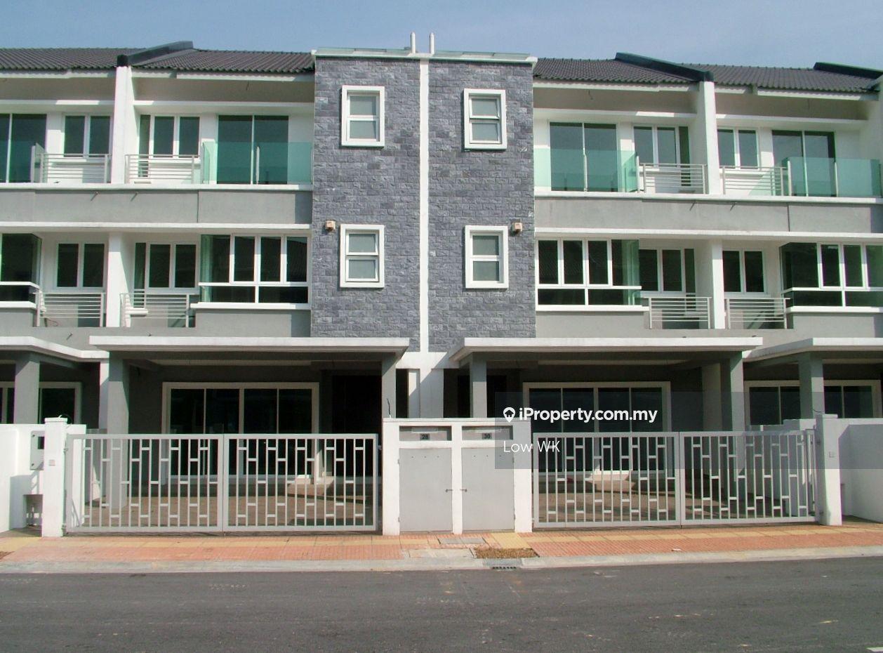 Below market price freehold 2.5 storey house in Bukit Jalil