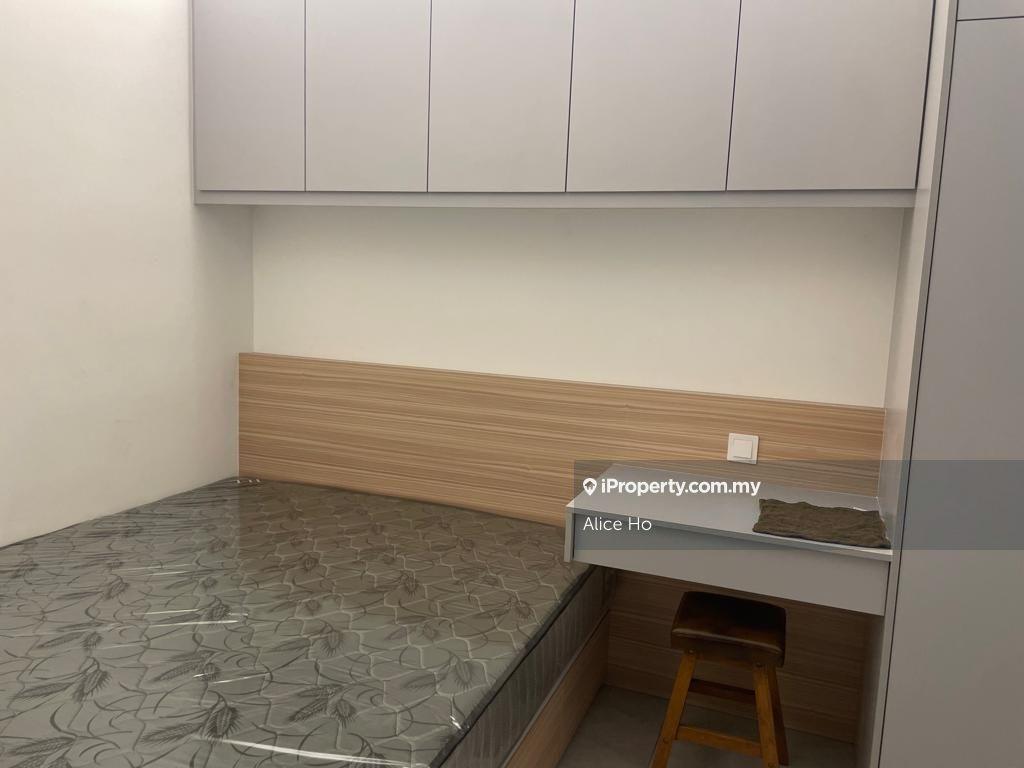 Walking distance to mall & ktm station