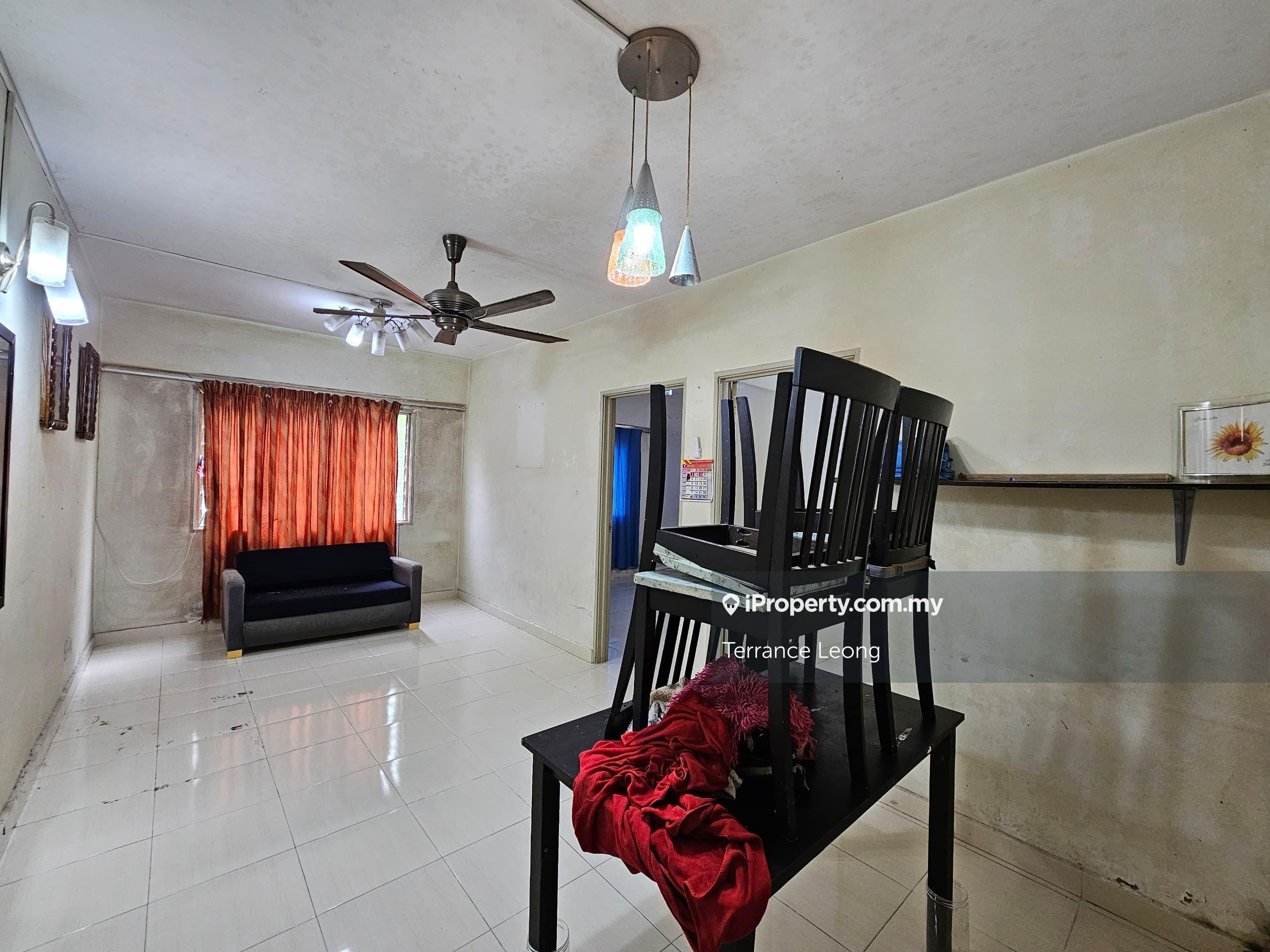 Low cost apartment with lift easy access to kl