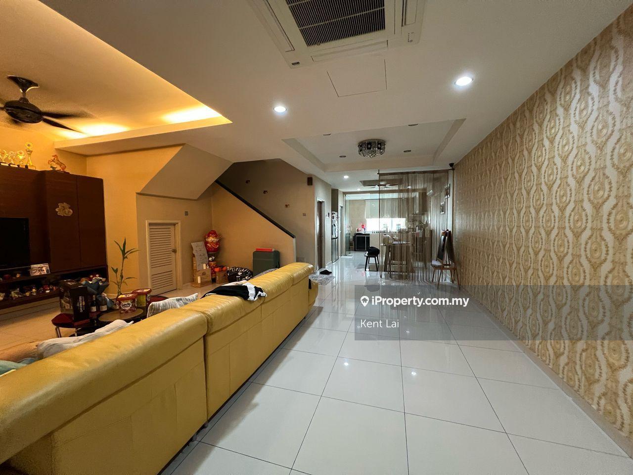 Bandar Puteri Puchong Double Storey 22x75 Renovated Gated Guarded