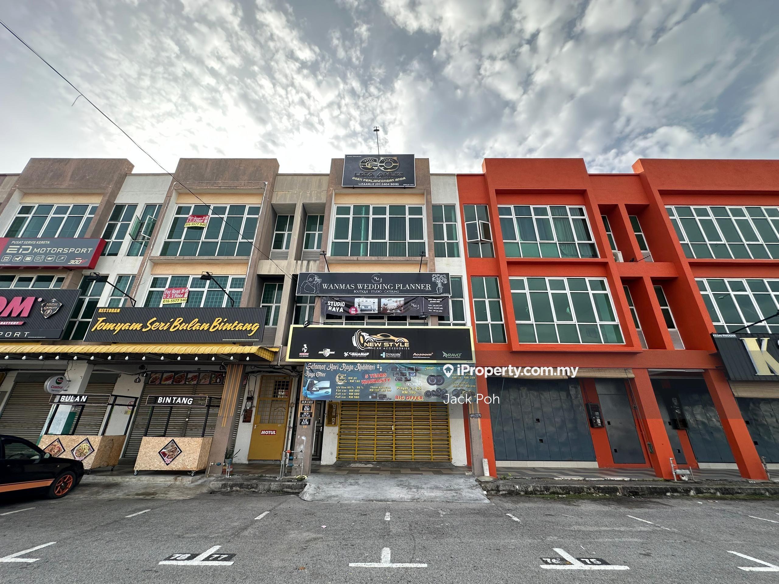 Medan Stesen 18 , 3 Story Terrace Shop Lot , Tanented , Ipoh