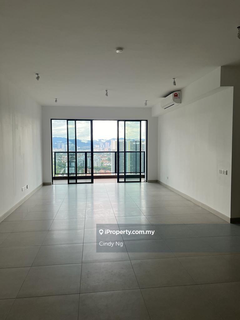 Nice open view, great spacious layout, c/w bathtub, ideal for stay!
