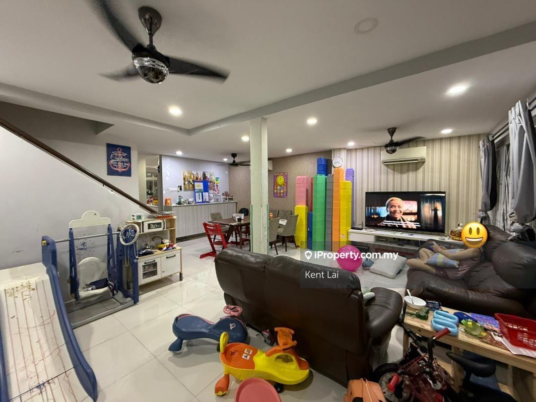 Double Storey Usj 9 Subang 22x75 Freehold for Sale: