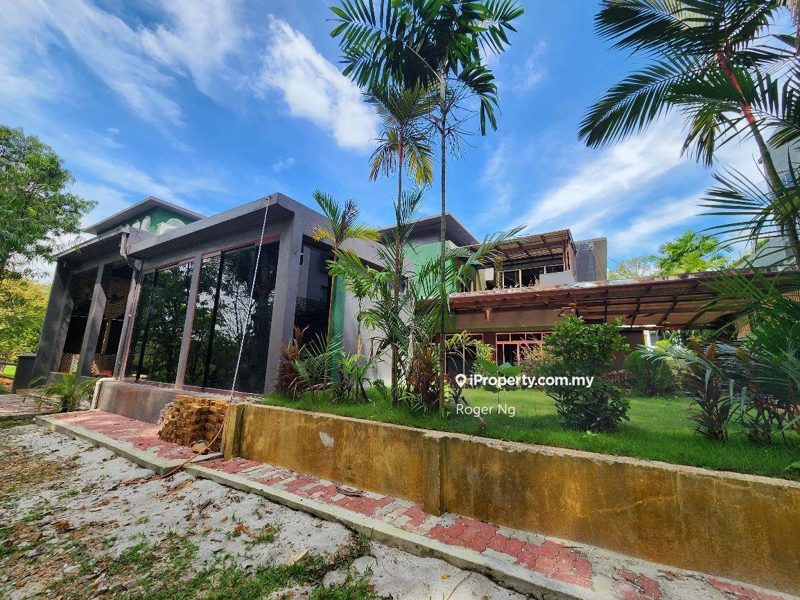 Beautiful Lake View Bungalow 