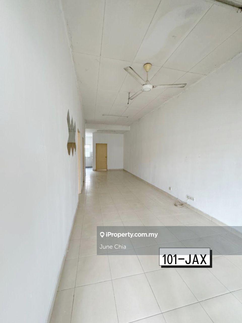 Bandar Putera 2 1sty 20x65 Newly Painted 365k Full Loan Johan Setia