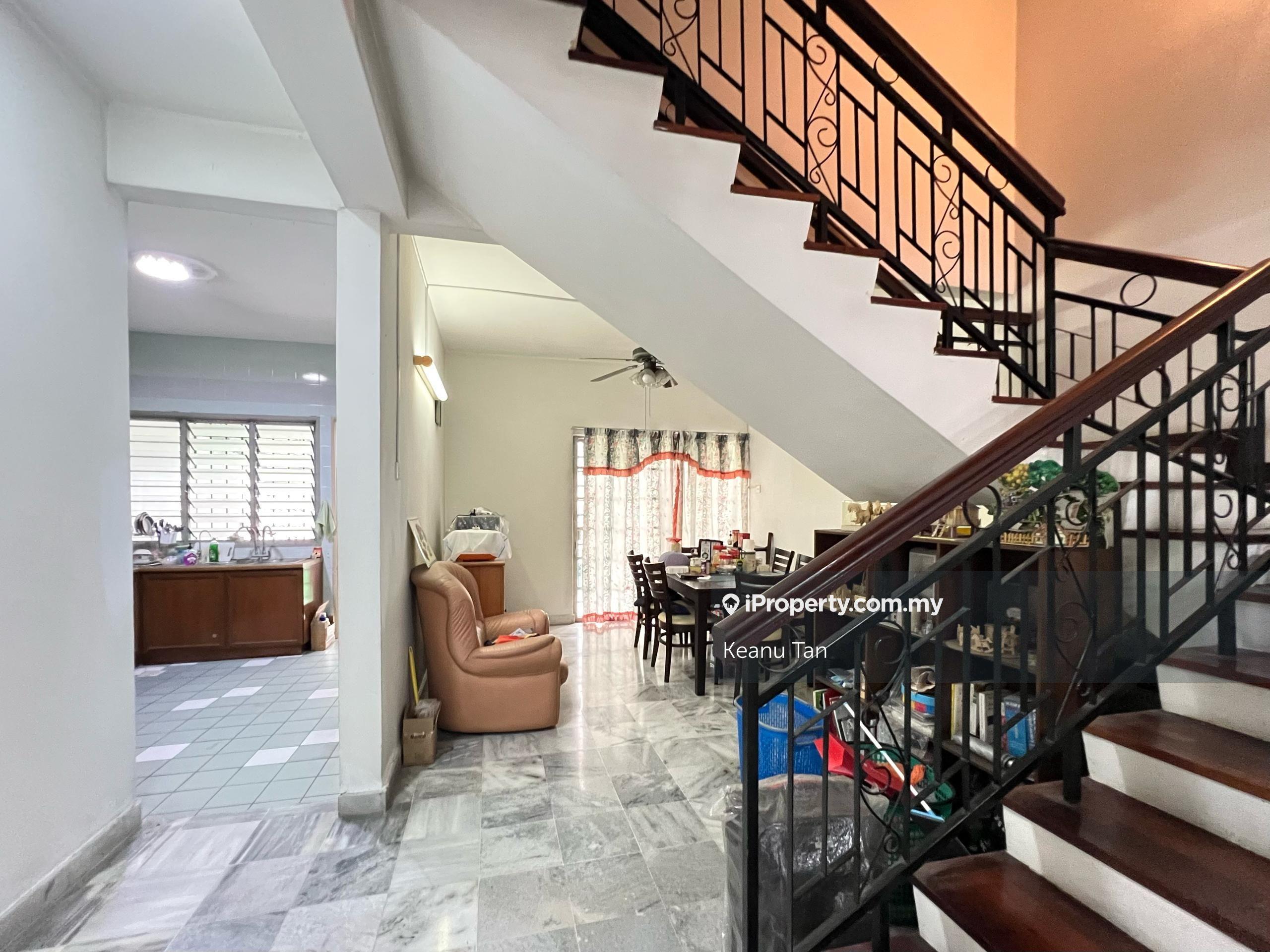 Superb Condition 2.5 Storey House, Gated & Guarded Area, Freehold