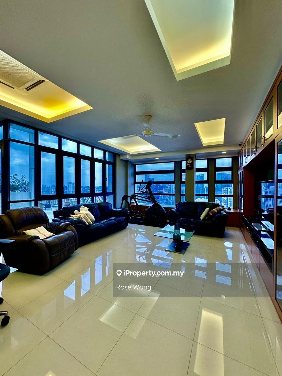 Cheap! Penthouse Unit Tip Top Condition Unblocked View Big Balcony