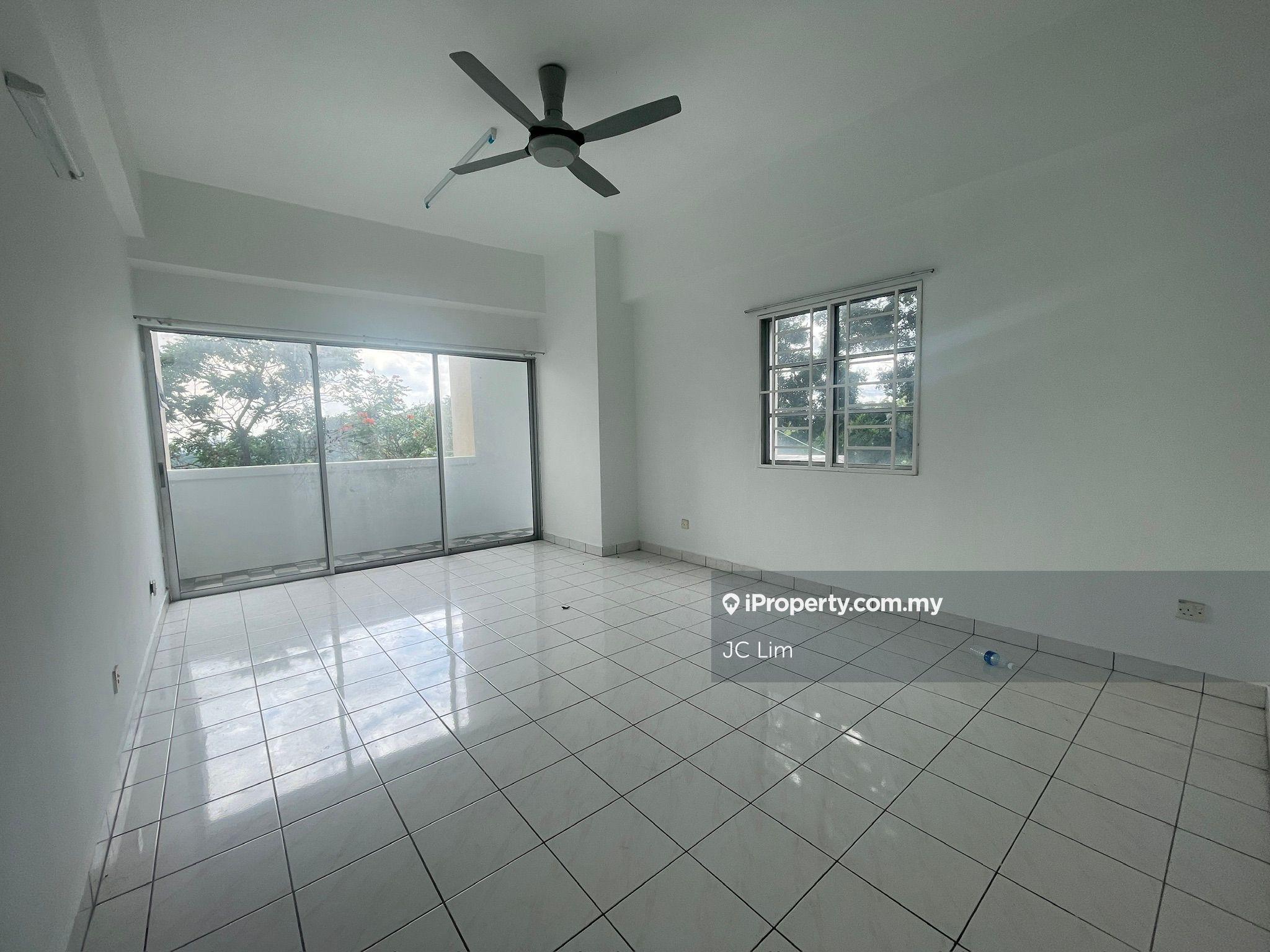 Spacious 4 bedrooms unit, unfurnished, newly touch up