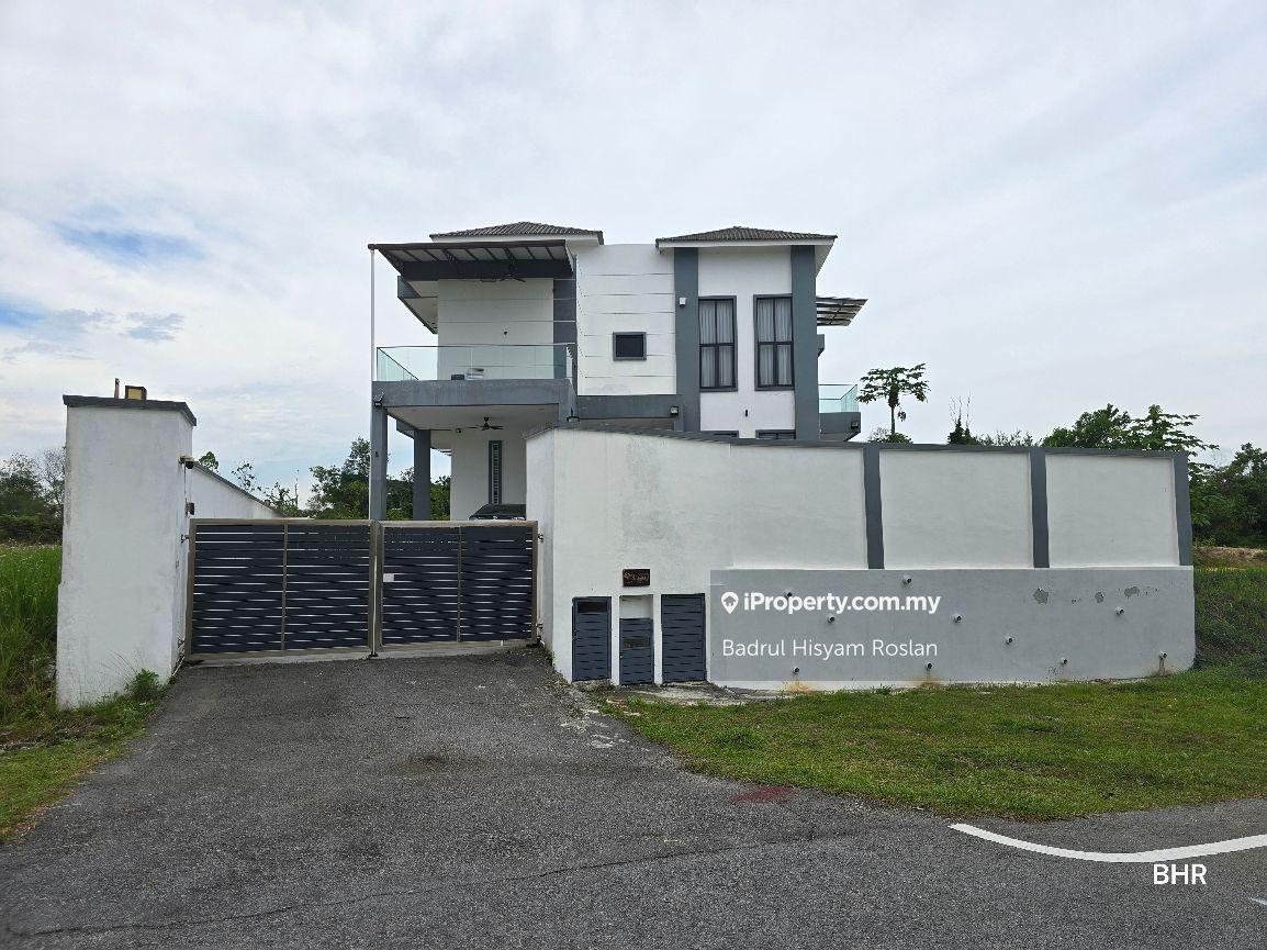 Modern Freehold Bungalow Nilai Springs Villa