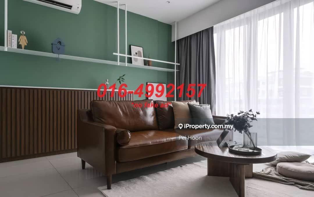 Corner unit with private lift. ID design. Move in conditions.
