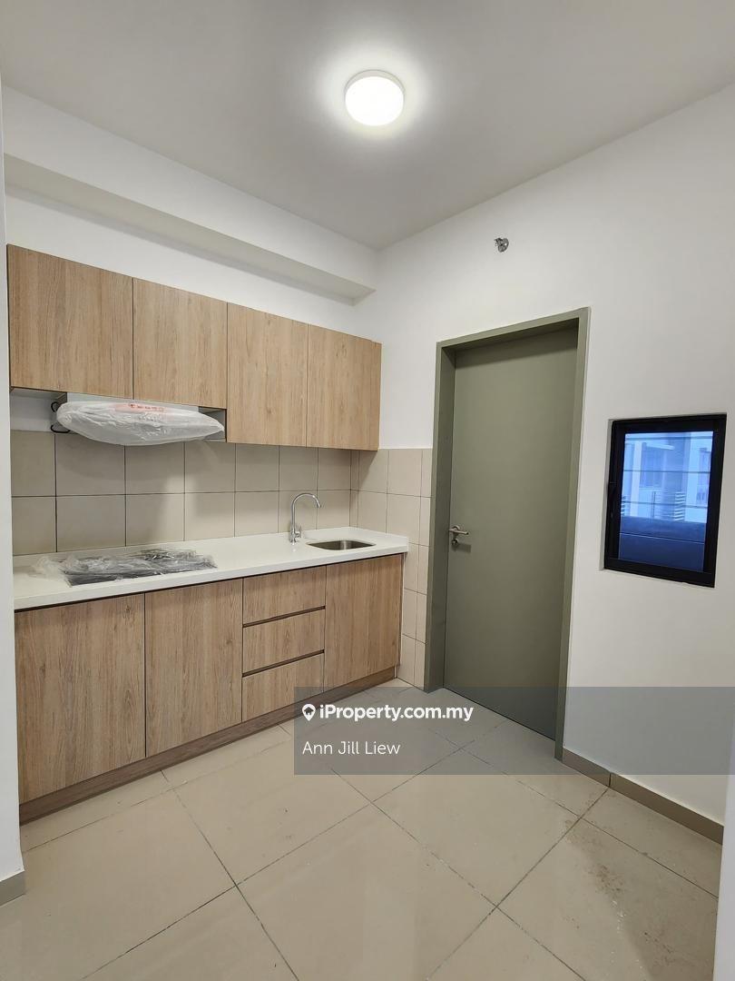 Brand new 3 bedrooms partly furnished for rent in D vervain Residences
