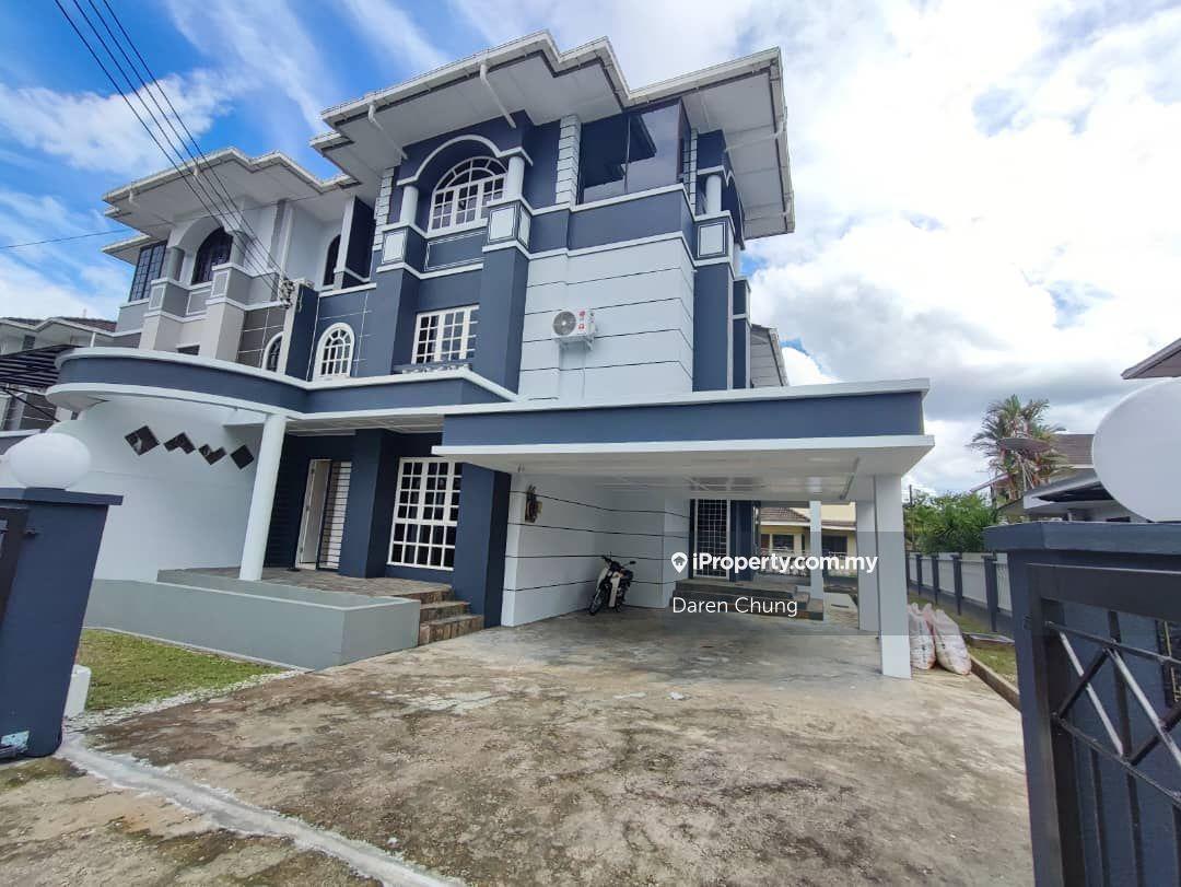 Jalan Song 3 Storey Semi D Fro Sale
