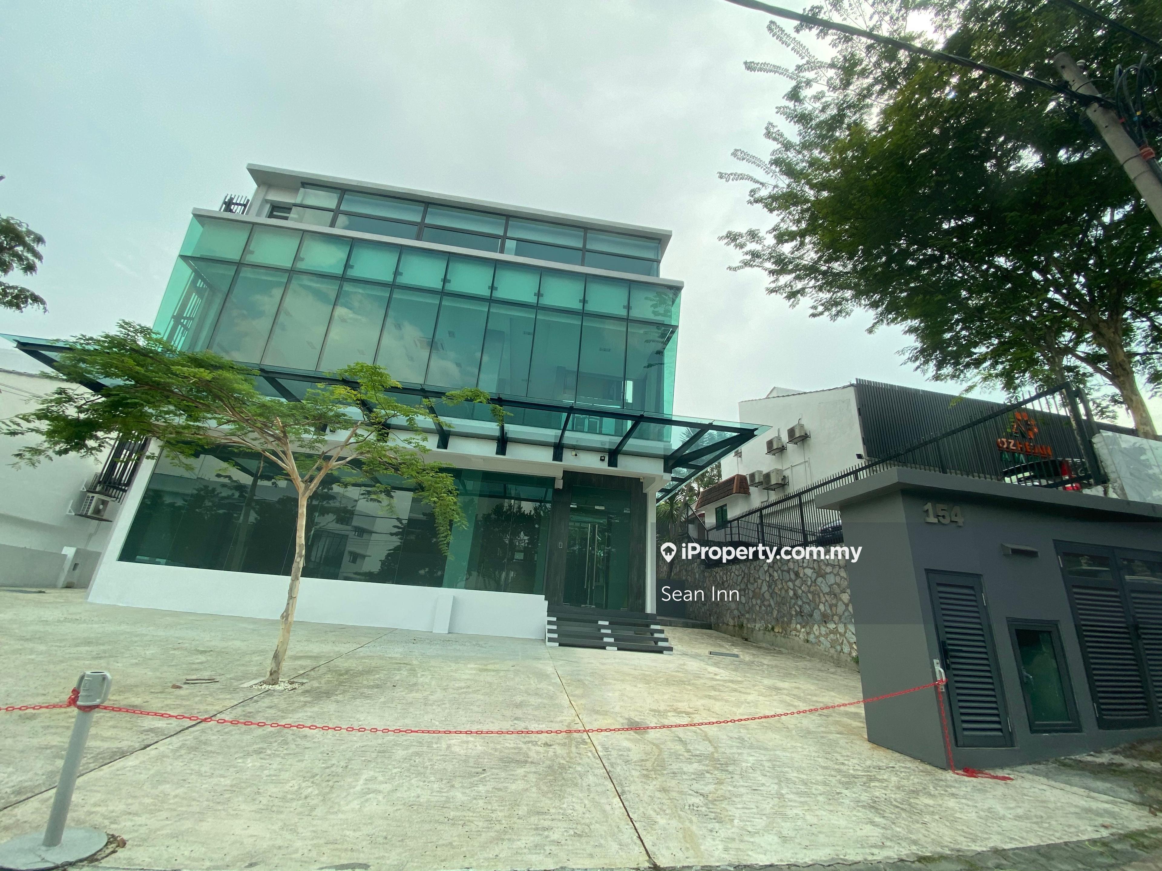 Commercial bungalow for Sale