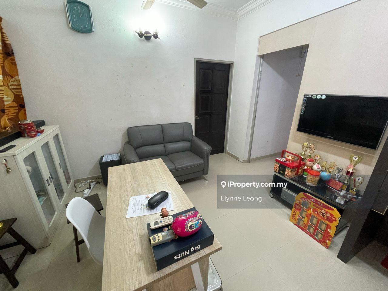 Well Maintain and Renovated unit