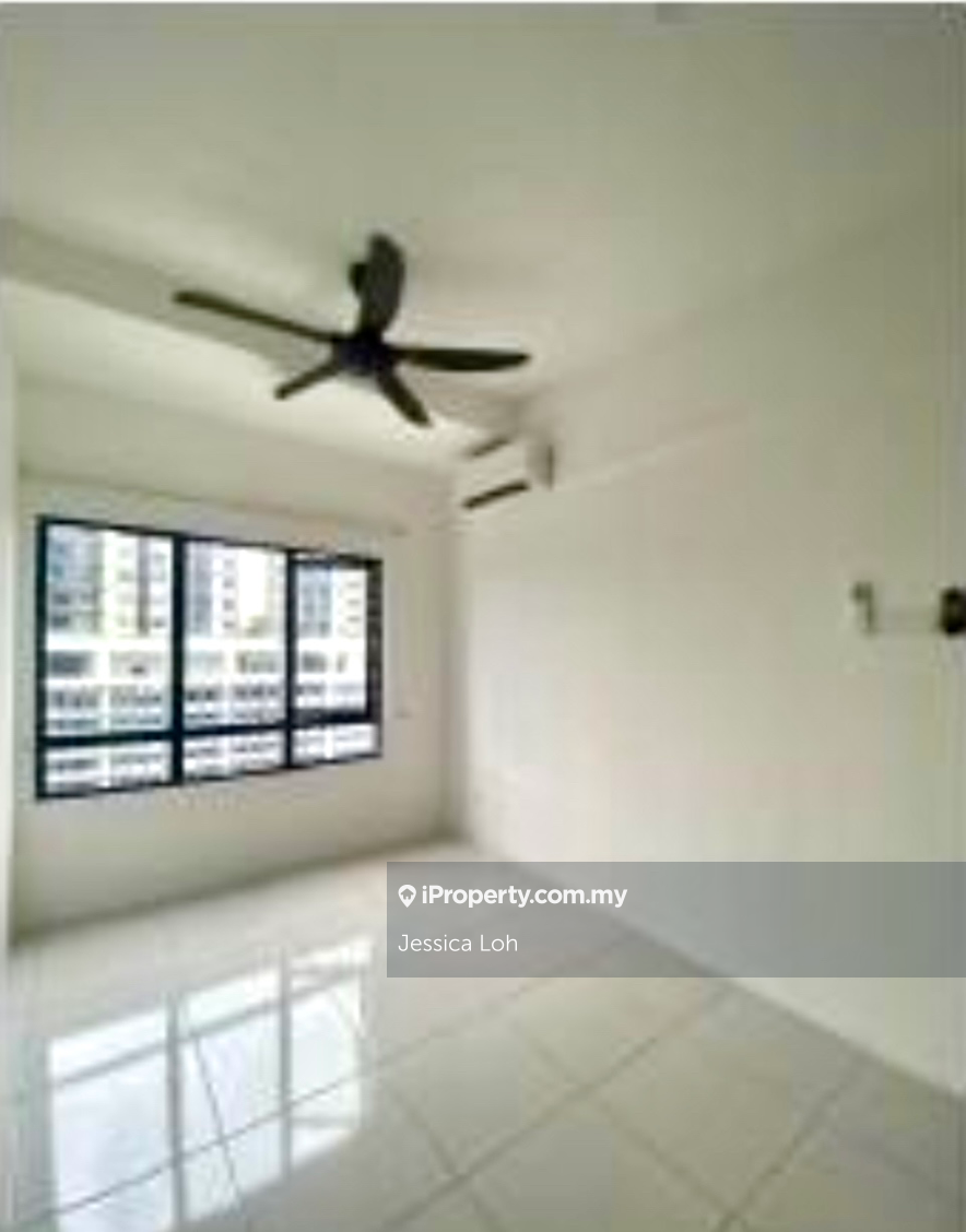 Walking distance to eateries area and lotuss hypermarket