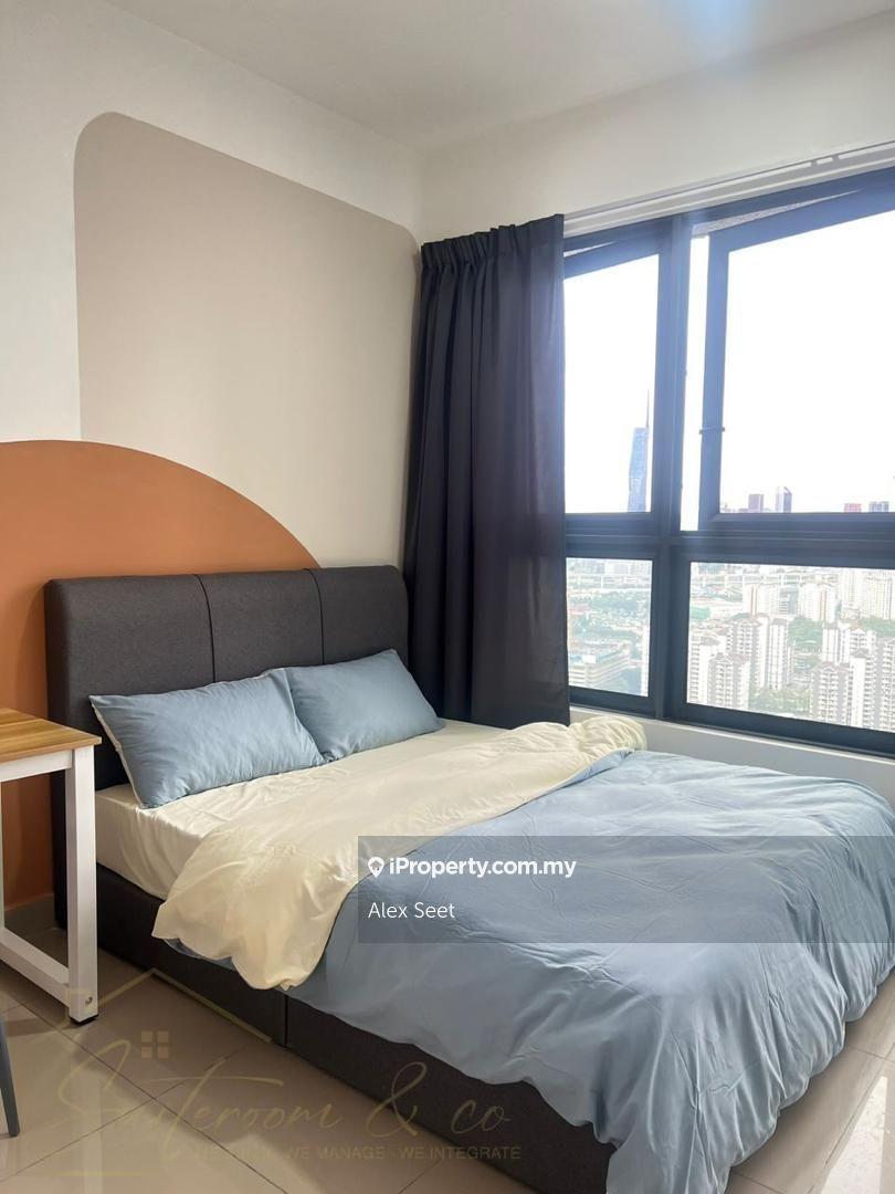 Room for Rent/ Move in anytime, M Luna Residence for rent