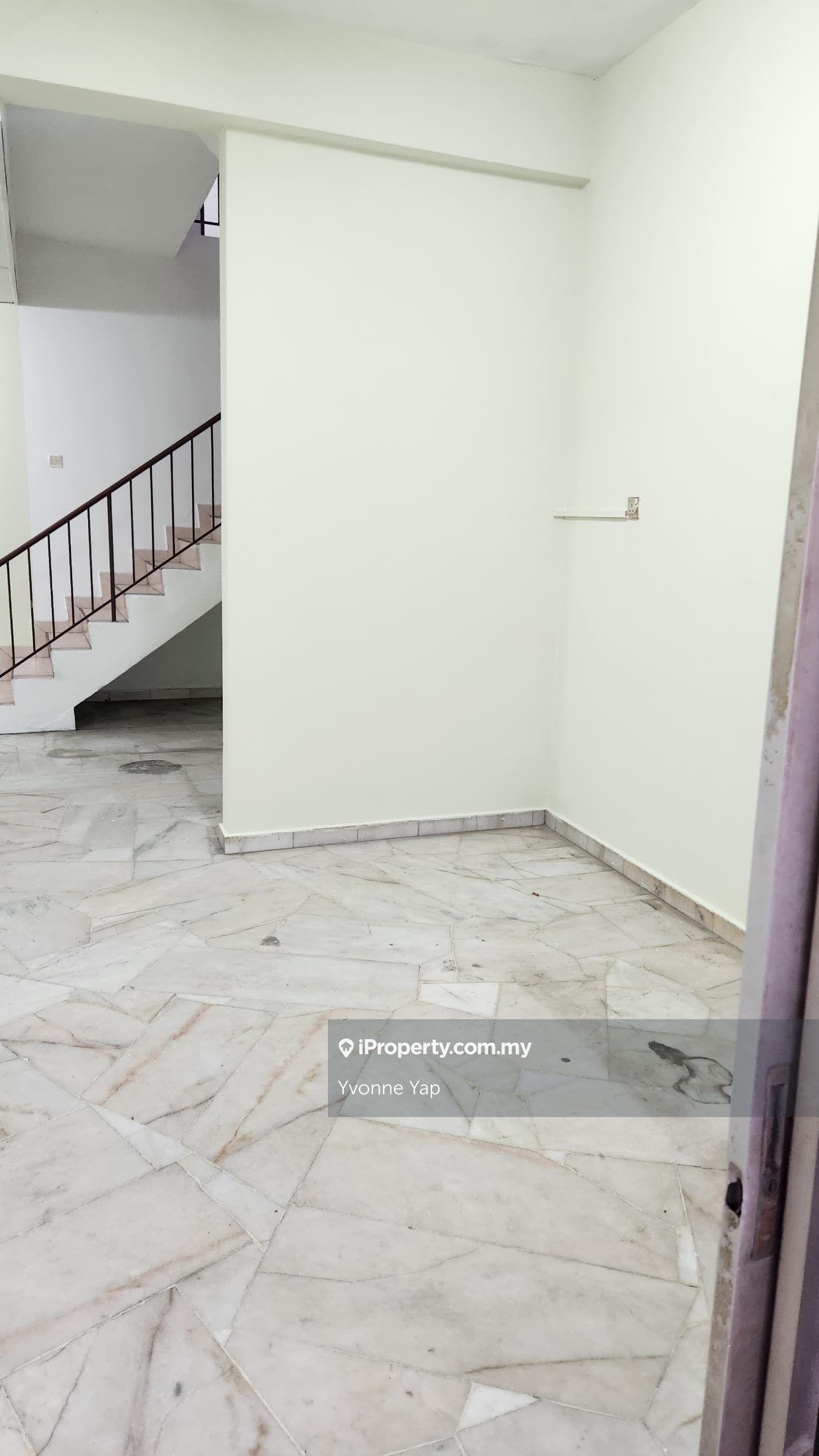 Klang Double Storey Terrace, Newly Paint, Ready Move Now