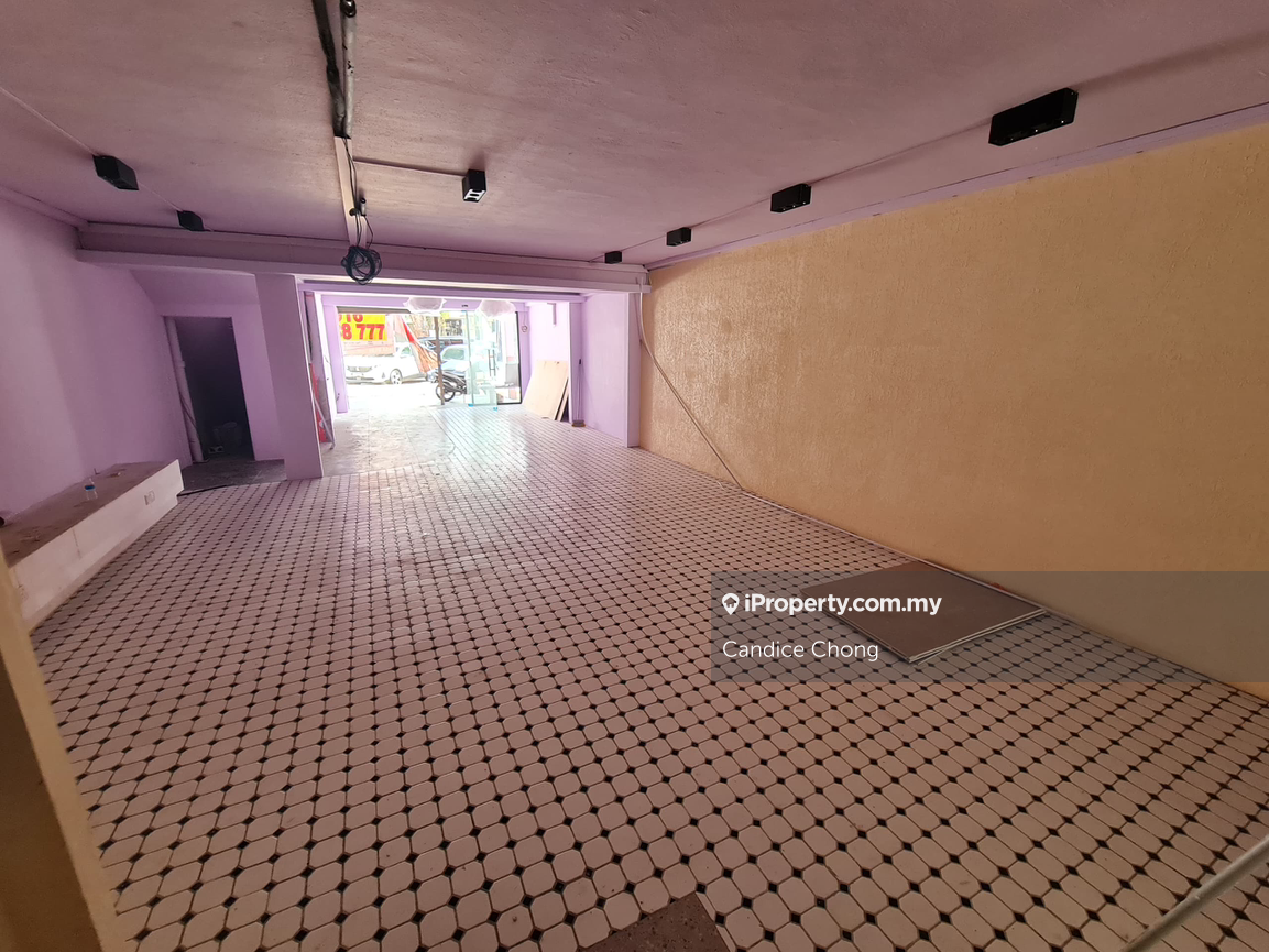 Ground floor and Mezzanine Floor Shop for rent at Jalan Klang lama, Kl