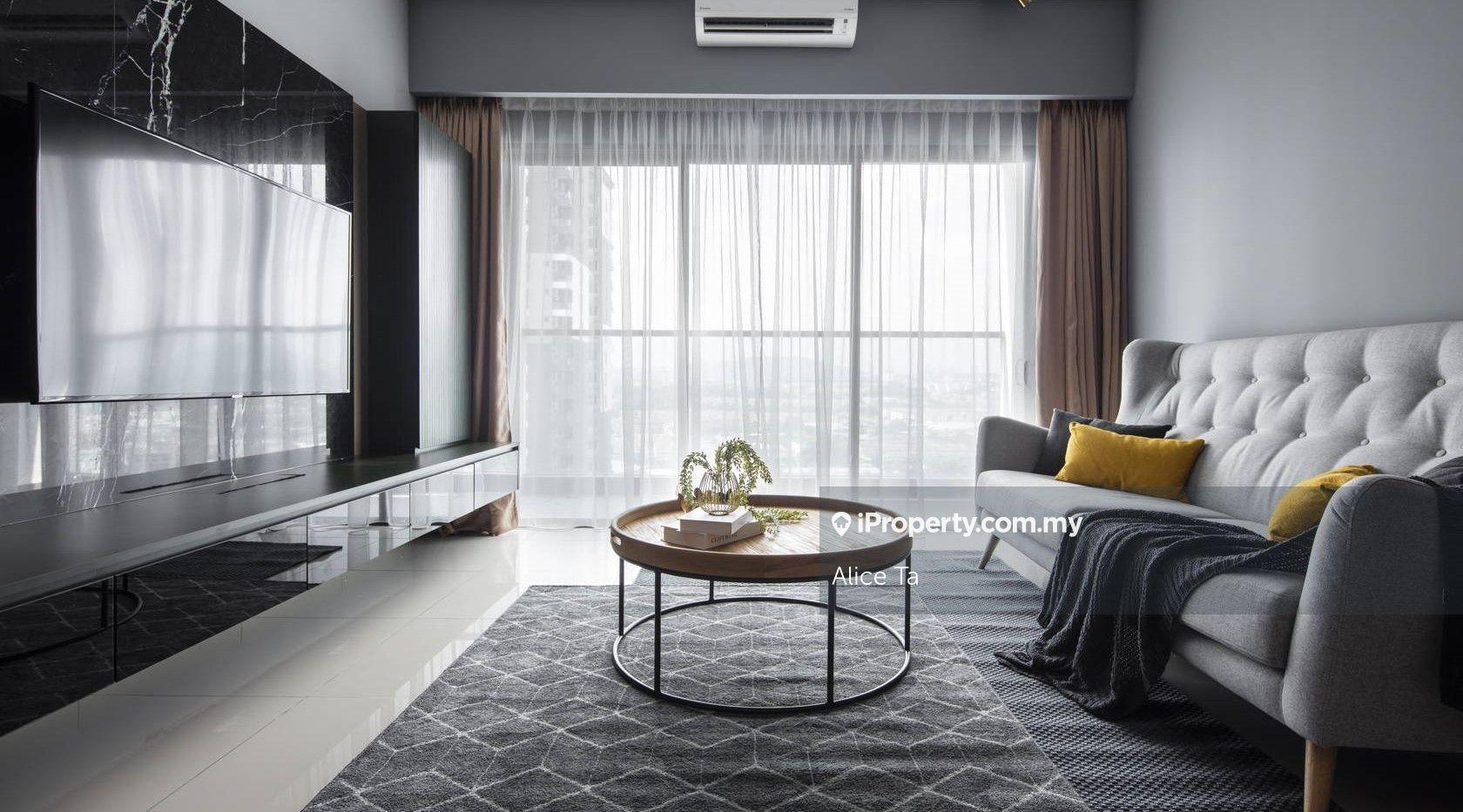 Freehold. Ready-to-Move-In Free furnished, Beside Mall & Shop, 0% Dp