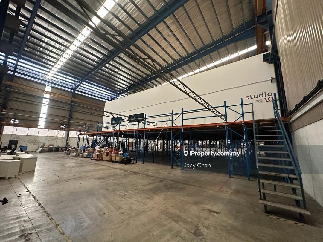 1.5 sty warehouse factory mature location Facing Main Road easy access