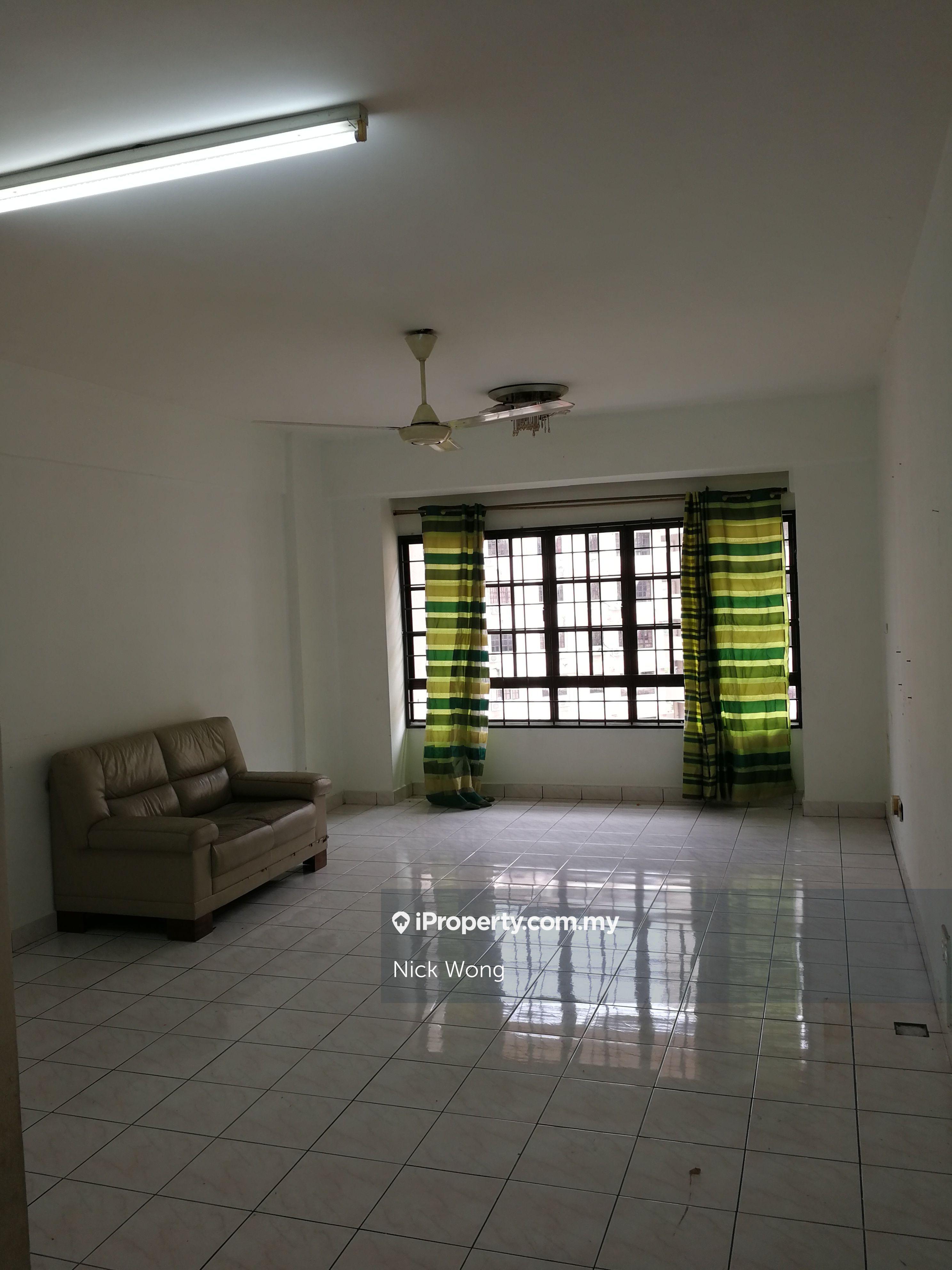 Corner Unit, 2 Car Park