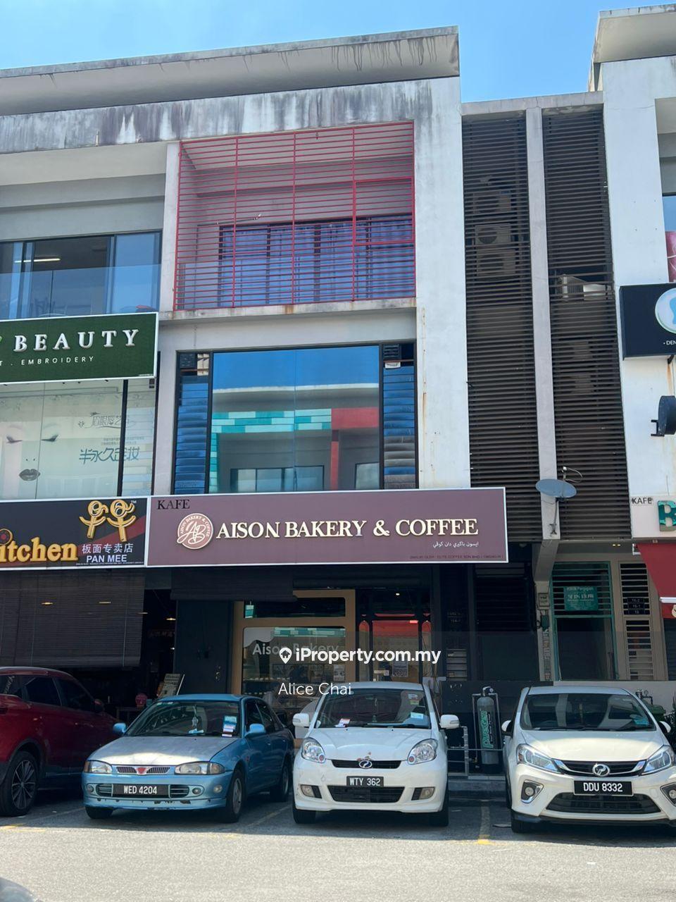 Bandar Mahkota Cheras, Jln Temenggung 3.5 Sty Shoplot. Cheras For Sale