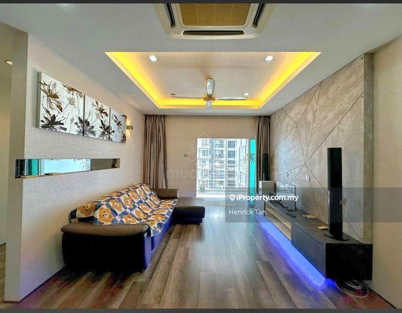 Walking distance to BRT Monash, LRT station, Modern fully renovated