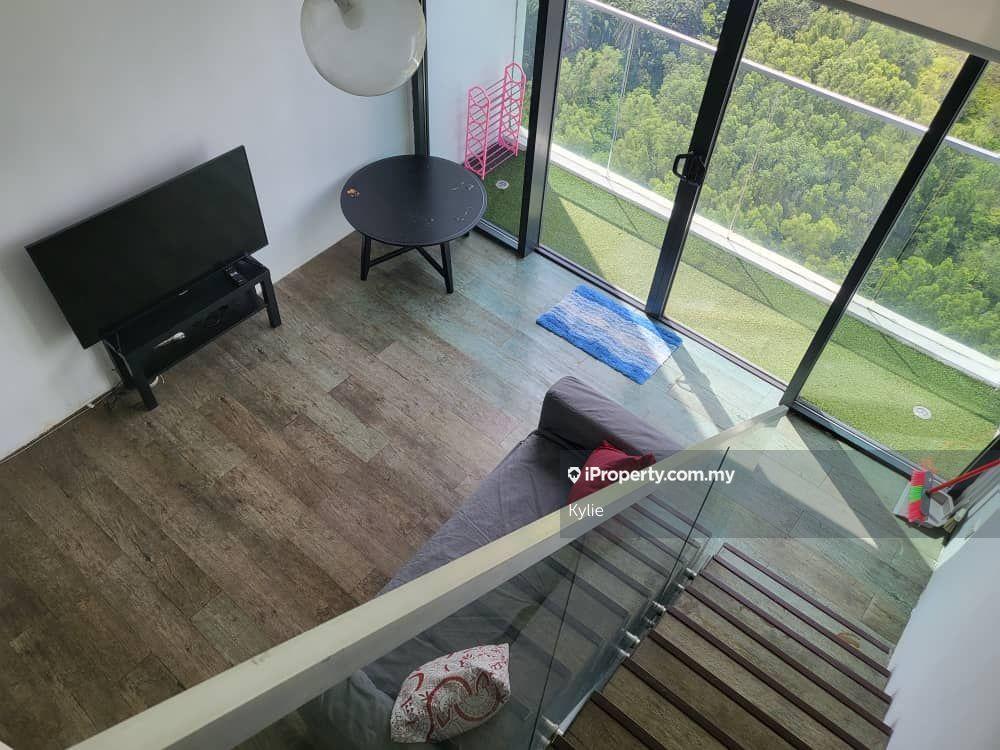 Well kept high floor ready unit good condition