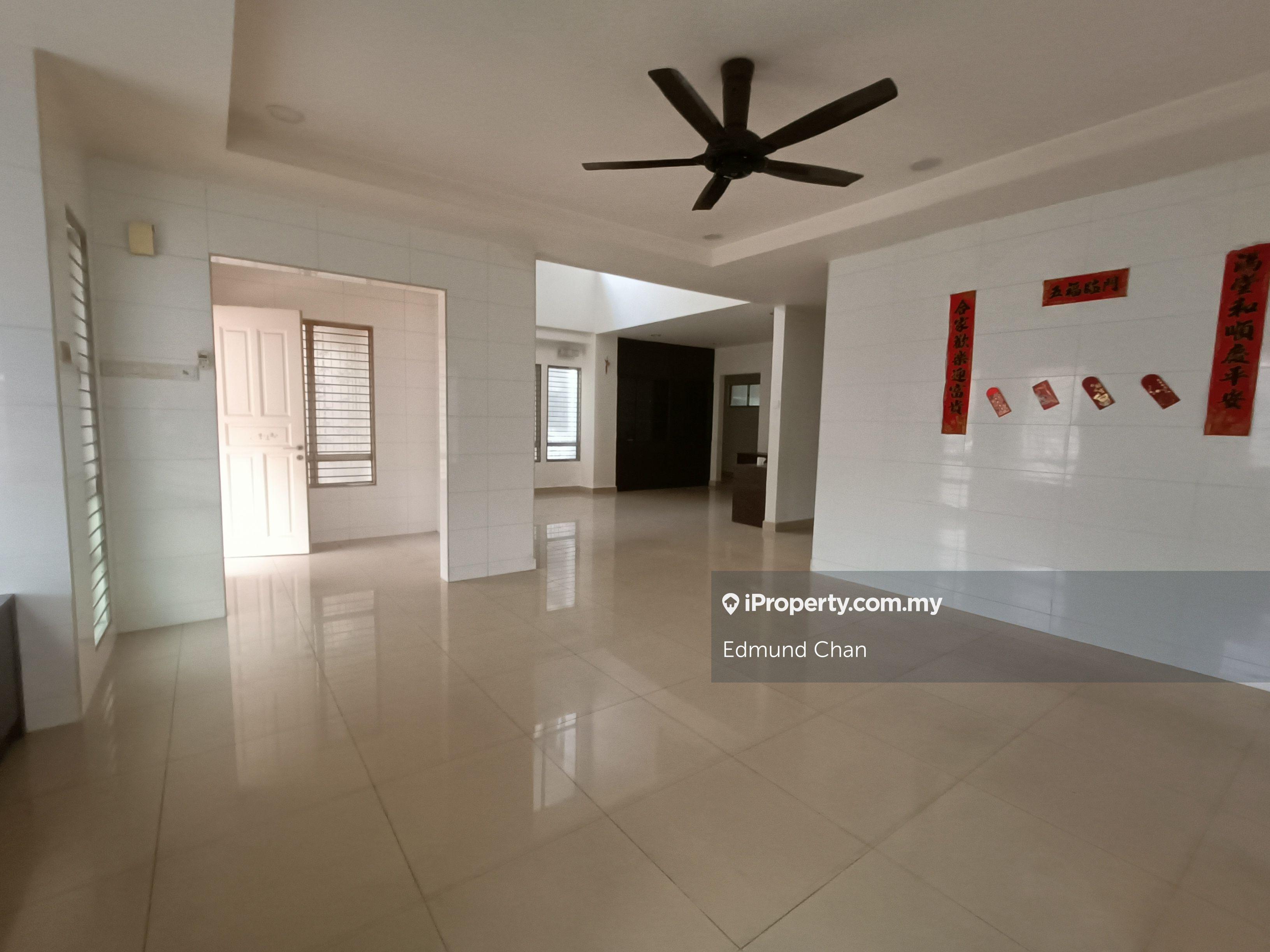 Bungalow at Taman Mutiara Indah Partly furnish gated & guarded  