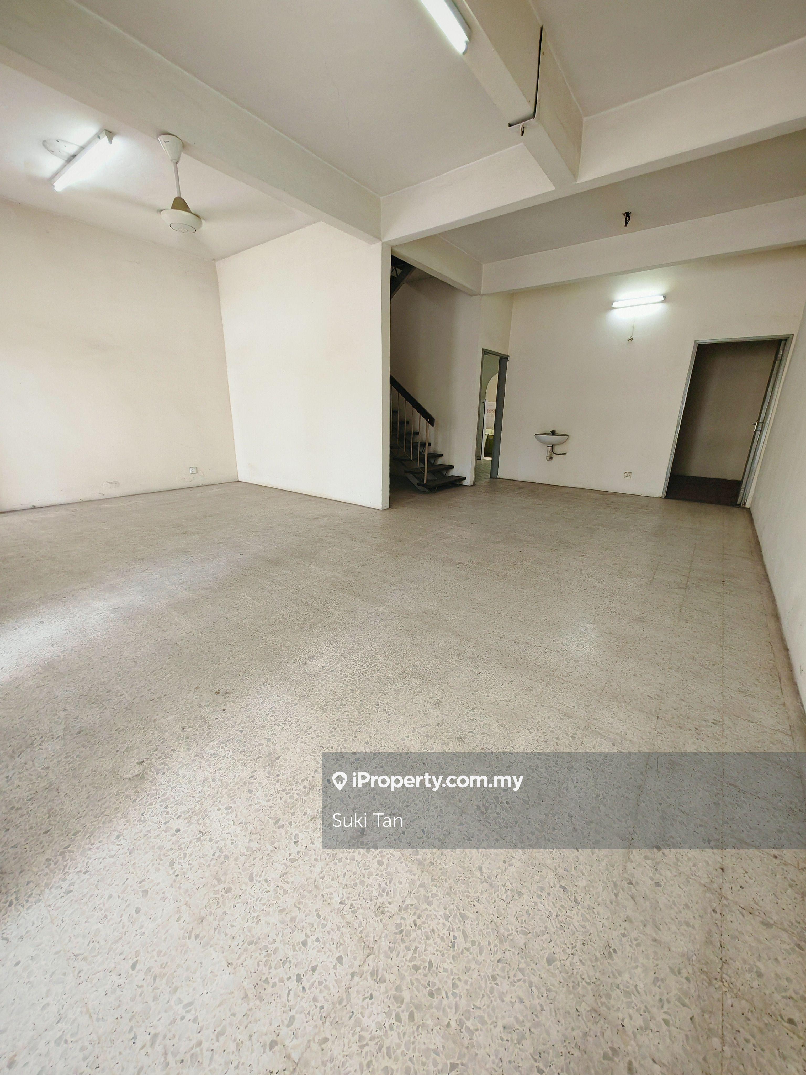 Terrace house for Sale