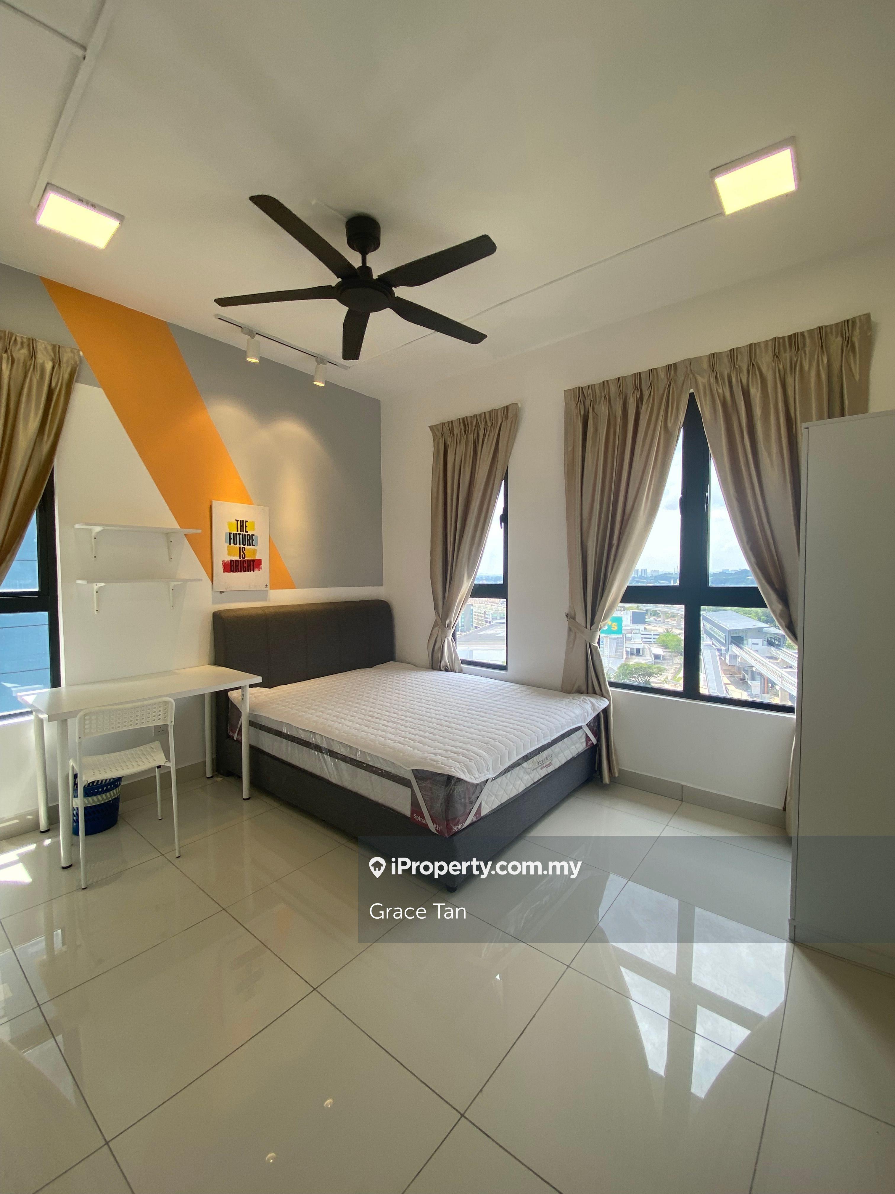 Fully Furnished Middle Room for Rent