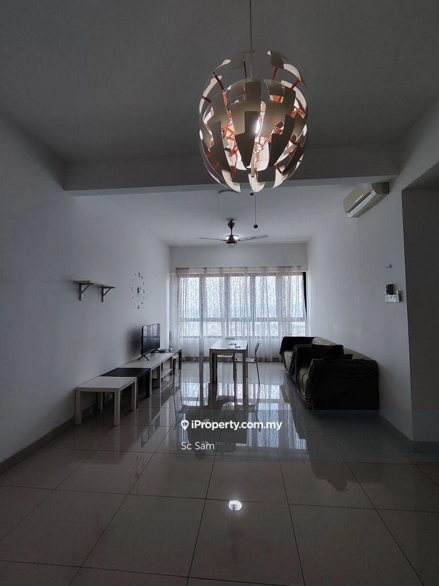 Fully furnished 4 rooms with full facilities and short walk to Mall 